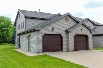 101 Waverly Dr, Cambridge, WI 53523-9245