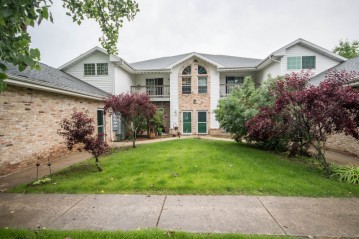 6100 S Creekside Dr 6, Cudahy, WI 53110-3402