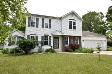 5640 N Sunset Ln, Glendale, WI 53209-4546