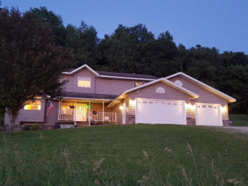 W6569 Casberg Coulee Rd, Holland, WI 54636-9038