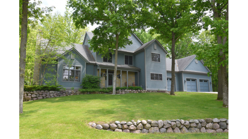 12108 N Ridgeway Ln Mequon, WI 53097 by Shorewest Realtors $700,000