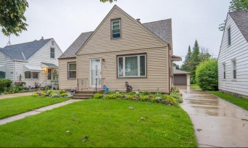 3744 S 24th St, Milwaukee, WI 53221-1424