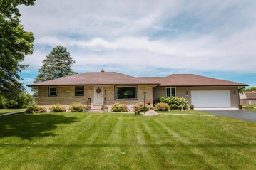 N84W21322 Menomonee Ave, Menomonee Falls, WI 53051-1739