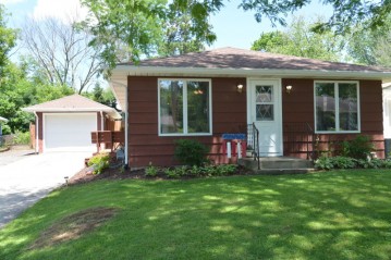 137 Cass St, Lake Geneva, WI 53147-2008