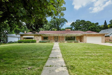 7436 Maple Ter, Wauwatosa, WI 53213-3155