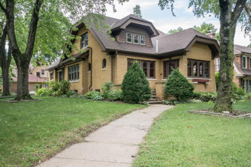 405 N 49th St, Milwaukee, WI 53208-3629