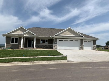 1003 Maple Shade Dr, Holmen, WI 54636