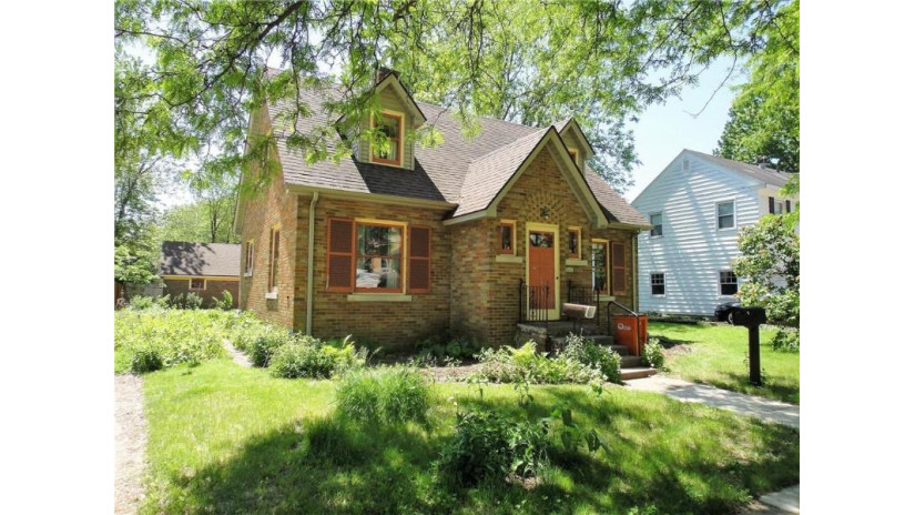 139 Lake Street Eau Claire, WI 54703 by Team Tiry Real Estate, Llc $154,900