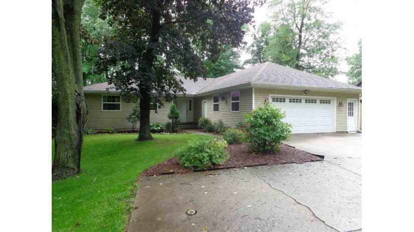 254 Alpine Drive Shawano, WI 54166 by Full House Realty, LLC $284,900