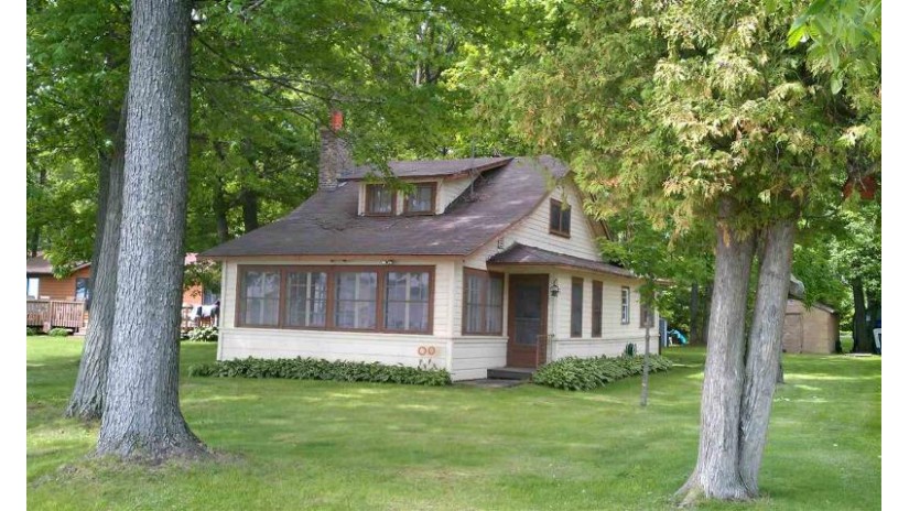 W5013 Stark Road Wescott, WI 54166 by Full House Realty, LLC $229,900