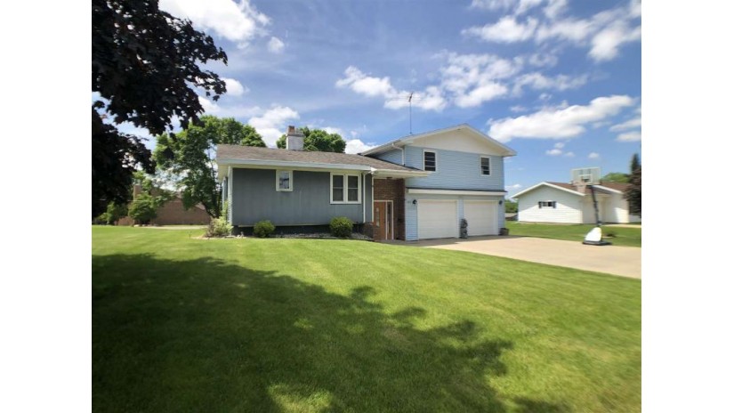 205 N Madison Street Bonduel, WI 54107 by Full House Realty, LLC $154,900