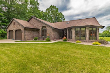 522 Heritage Court, Luxemburg, WI 54217