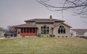 109 Greve Cir, Mount Horeb, WI 53572