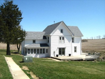 W6599 Farmers Grove Rd, New Glarus, WI 53570