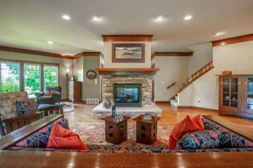 5035 Enchanted Valley Rd, Berry, WI 53528