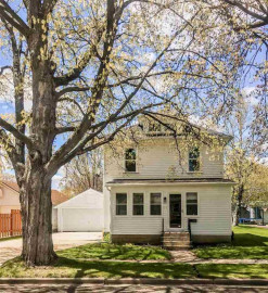 207 S 1st St, Randolph, WI 53956