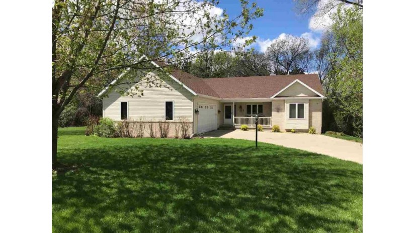 E11081 Wynsong Dr Baraboo, WI 53913 by First Weber Inc $325,000