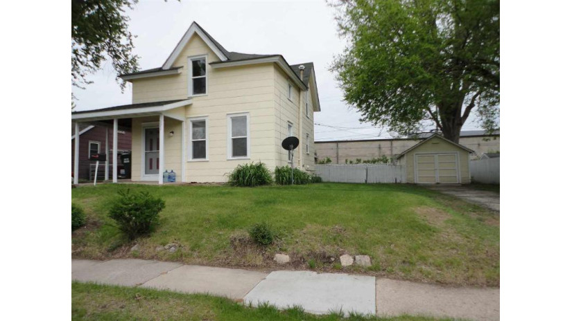 121 E Burns St Portage, WI 53901 by First Weber Inc $105,900