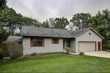 422 Indian Hill Dr, Waterloo, WI 53594