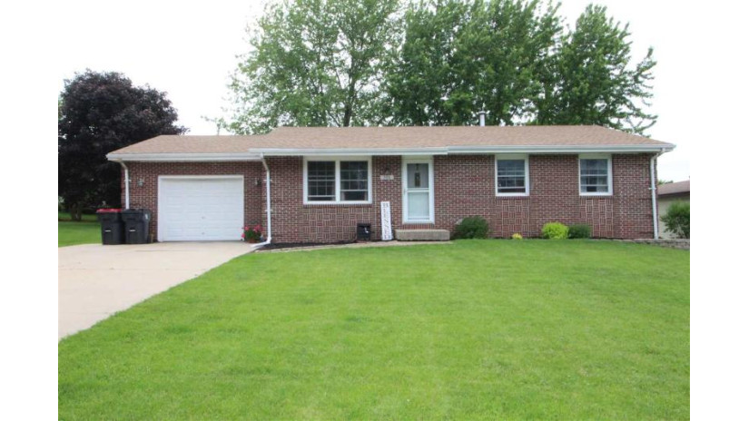 506 Arthur Dr Clinton, WI 53525 by Shorewest Realtors $135,000