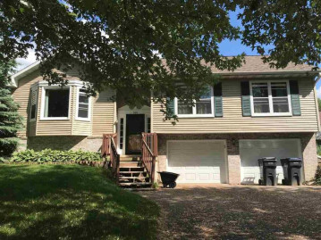 209 Sleepy Hollow Rd, Fall River, WI 53932