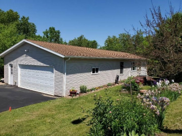 305 Bluff St, Cazenovia, WI 53924