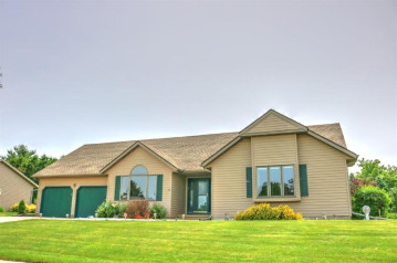 105 W Meadows Dr, Edgerton, WI 53534