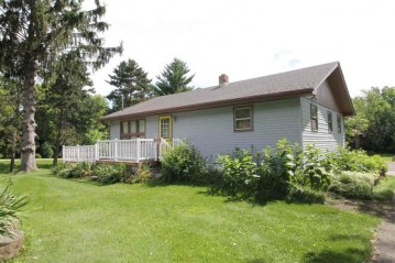 5208 N Henke Rd, Harmony, WI 53563