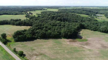 40 AC Loan Oak Ln, Franklin, WI 53943