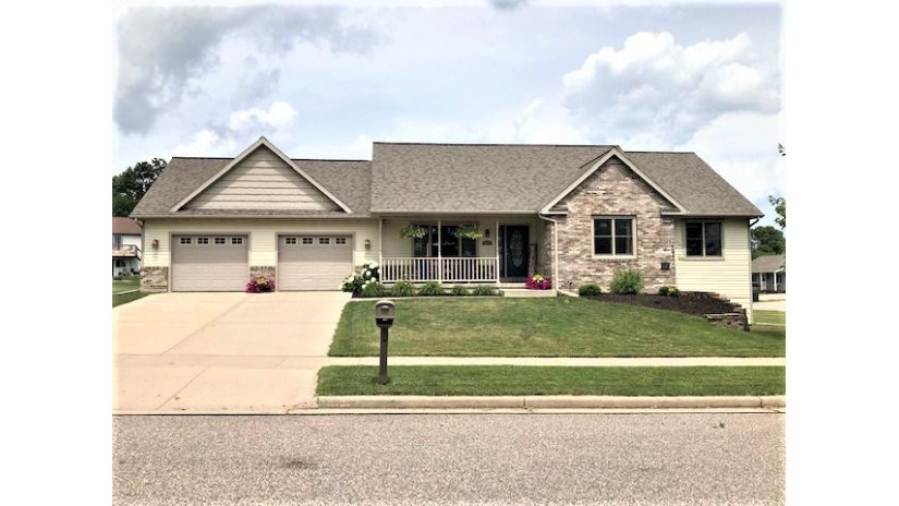 2412 Tanna Rain Cir Reedsburg, WI 53959 by Stark Company, Realtors $199,900