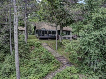 8464 Quiet Waters Ln, Presque Isle, WI 54557