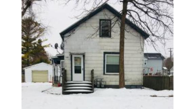 1206 S 11th St Manitowoc, WI 54220 by Heritage Real Estate $44,800