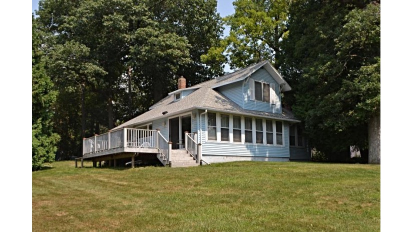 607D Illinois Ave Green Lake, WI 54941 by Emmer Real Estate Group $599,900