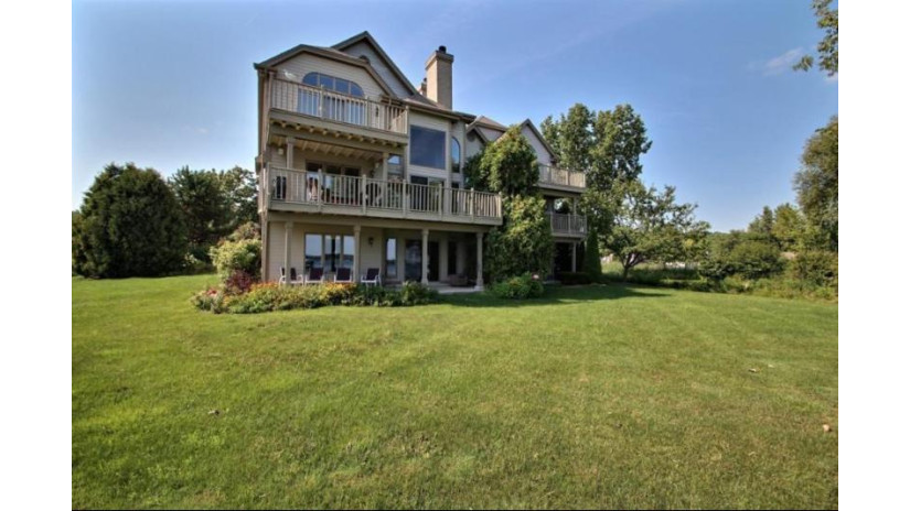 N24W30380 Crystal Springs Dr Delafield, WI 53072 by The Real Estate Company Lake & Country $699,000