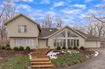 415 Deerpath West, Fontana, WI 53125