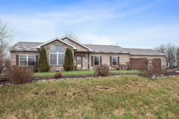 2816 Fairway Dr, Manitowoc Rapids, WI 54230-8478