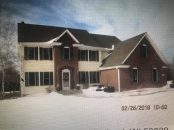 385 Prairie Grass Ct, Hartland, WI 53029