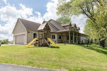 N7039 Sunrise Ln, Holland, WI 54636-9417