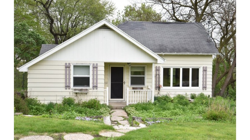 301 Morey St Waukesha, WI 53188 by Shorewest Realtors $194,000