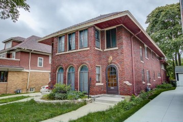 1627 N 60th St 1629, Wauwatosa, WI 53208-2155