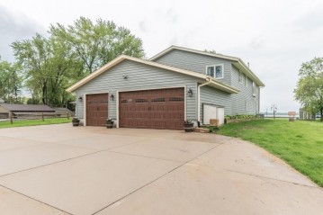 7710 E Wind Lake Rd, Norway, WI 53185-1518