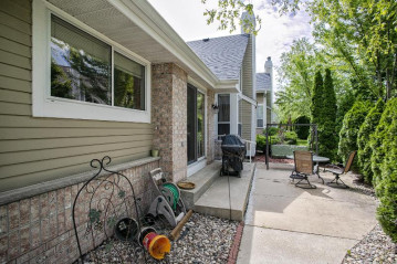 14291 W Waterford Square Dr, New Berlin, WI 53151