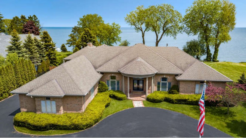 4101 Lighthouse Dr Wind Point, WI 53402 by Shorewest Realtors $1,149,000