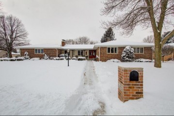 232 Apache Dr, Janesville, WI 53545-4302