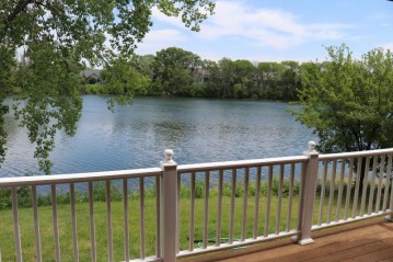 604 Laurel Lake Rd 4, Thiensville, WI 53092-1227