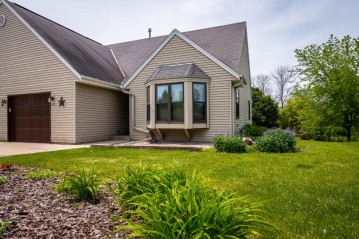 425 9th Ave, Grafton, WI 53024-1155