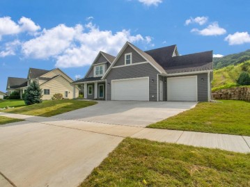 923 Aspen Valley Dr, Onalaska, WI 54650