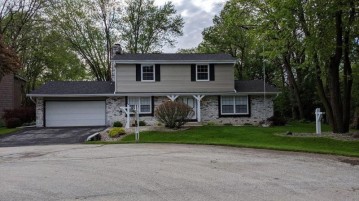 3710 S Pleasant View Dr, New Berlin, WI 53151