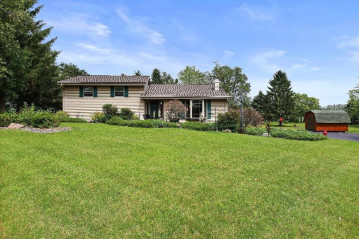 5874 S Oak Rd, Trenton, WI 53095-9716