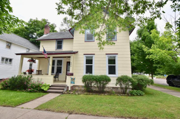 403 E 9th St, Winona, MN 55987-4023